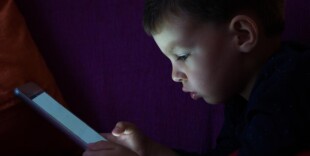 Как защитить банковскую карту от детских покупок в интернете