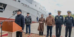 Крупнейшее судно страны отправилось в Каспий