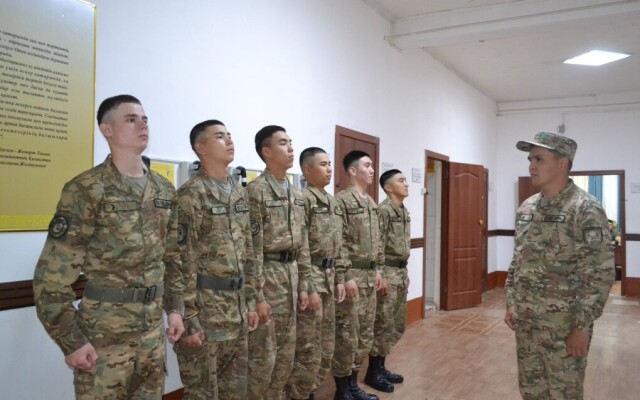 Оралдағы Ұлттық ұлан әскер қатарында кәсіби футболшы қызмет етіп жүр