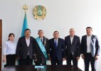 Казталов ауданы әкімі еңбек ардагерін мерейтойымен құттықтады