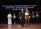 Өнер өкілдері марапат төрінде 