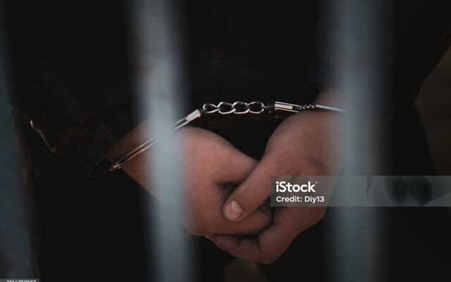 Оралда полиция қызметкері қыз зорлады деген күдікпен ұсталды