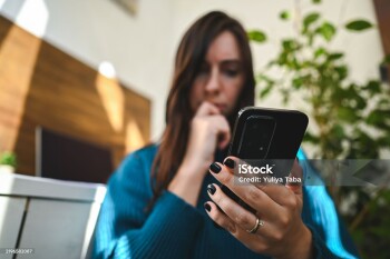 call from unknown number concept.