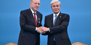 Глава государства вручил Президенту Турции орден Qoja Ahmet Yasaui