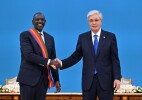 Глава государства вручил Президенту Кении Уильяму Руто орден «Достық» I степени