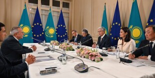 Глава государства принял старшего вице-президента Mediterranean Shipping Company Эдуарда Зигриста