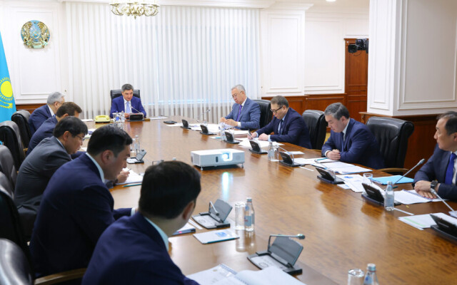 Олжас Бектенов экономиканың өсімін қамтамасыз ету мәселесі бойынша кеңес өткізді