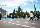Президент принял участие в церемонии поднятия Государственного флага
