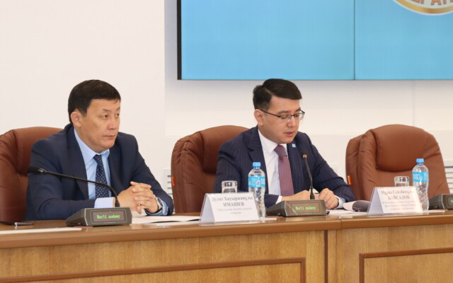 В Бурлинском районе обсудили новые требования к госслужбе