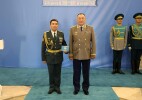 Министр обороны вручил дипломы выпускникам Национального университета обороны РК