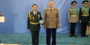 Министр обороны вручил дипломы выпускникам Национального университета обороны РК