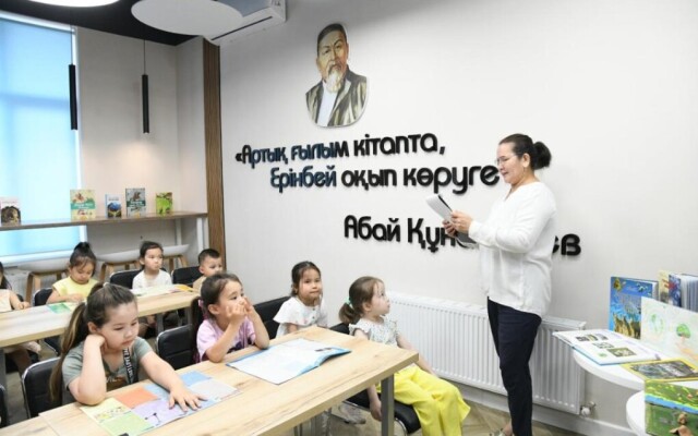 Экочас провели в столичной библиотеке для дошколят