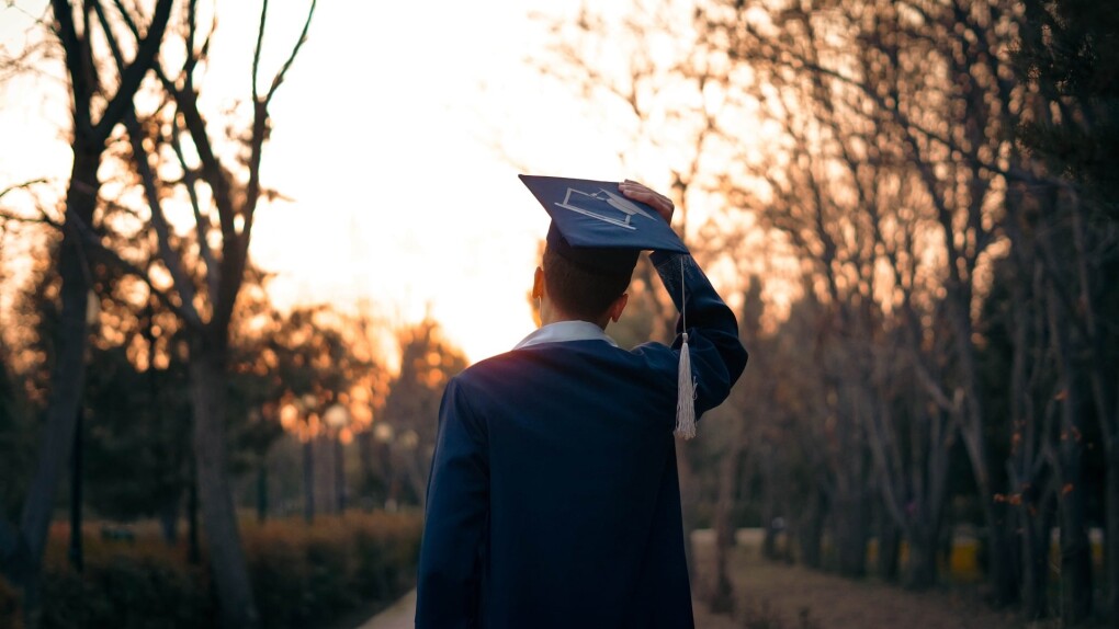 iizanyar-graduation-9893047_1920
