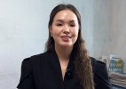 Казталов ауданында жас мемлекеттік қызметші халыққа қызмет көрсетеді