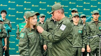 полина мен партия төрағасы