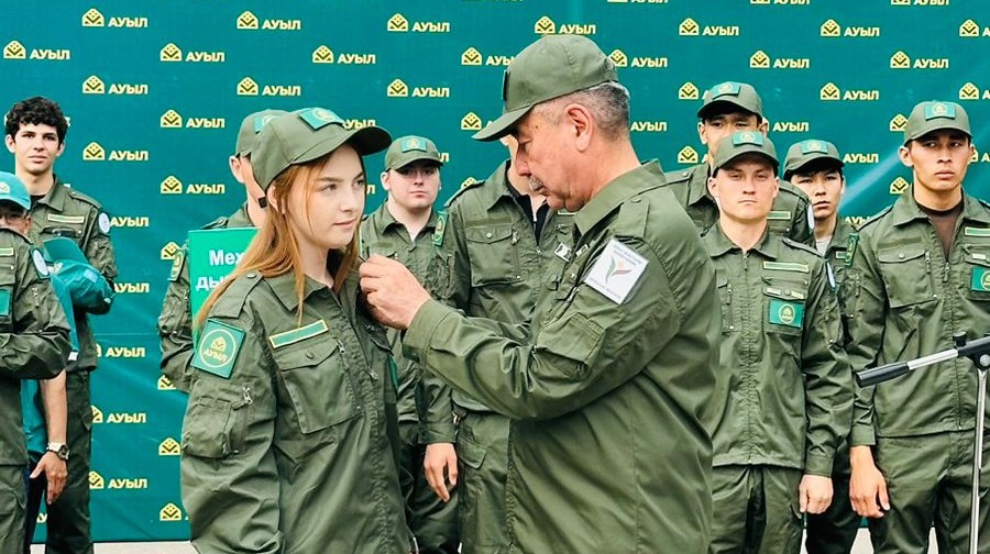полина мен партия төрағасы