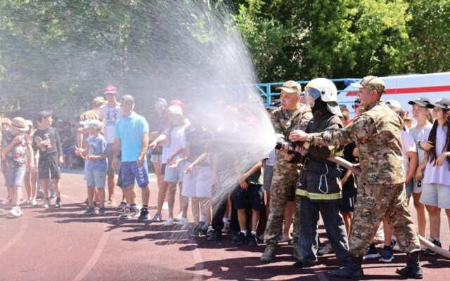 Безопасное детство: спасатели обучают детей действиям при чрезвычайных ситуациях