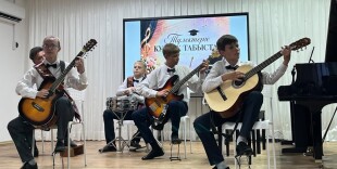 Виртуозы из ансамбля «Колокольчики»