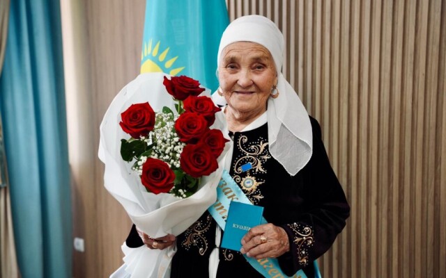 Ветеран здравоохранения из Сырымского района  удостоена благодарственного письма акима ЗКО