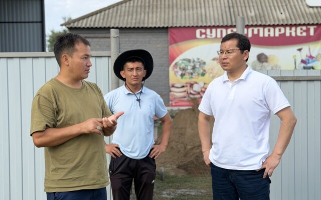 ​Шыңғырлау: Аудан әкімі Ақшат пен Қарағаштағы кәсіпкерлік нысандарын аралады