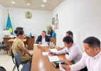 Казталовта аудан әкімі тұрғындарды жеке мәселелері бойынша қабылдады