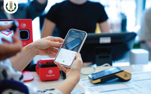 Казахстанцы смогут оплачивать покупки через один QR независимо от банка