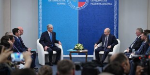 Касым-Жомарт Токаев провел встречу с Владимиром Путиным в Омске