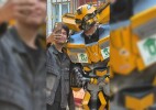 Робот-трансформер встречает избирателей на участке №459 в Уральске