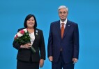 Воспитатель детского сада из ЗКО получила награду из рук Президента РК