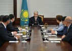 Президент встретился с руководителями фракций политических партий в Курултае