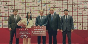 Первой чемпионке мира по дзюдо Фатиме Супыгалиевой вручили квартиру в Уральске
