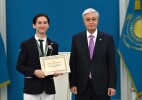 Глава государства встретился с победителями и призерами международных олимпиад