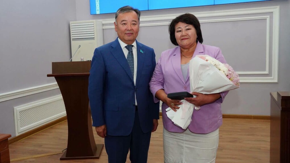 Мәслихат төрағасына мерекелік медаль