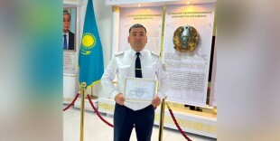 В ДП ЗКО наградили участкового инспектора, спасшего ребенка у открытого окна