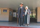 В Уральске в избирательные участки приходят голосовать семьями
