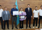 Аким Бурлинского района поздравил чемпионку Азии