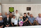 Бәйтерек: 90 жасқа толған ардақты анаға құрмет көрсетілді