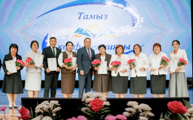 Қазталовтық бес ұстаз облыстық тамыз конференциясында марапатталды
