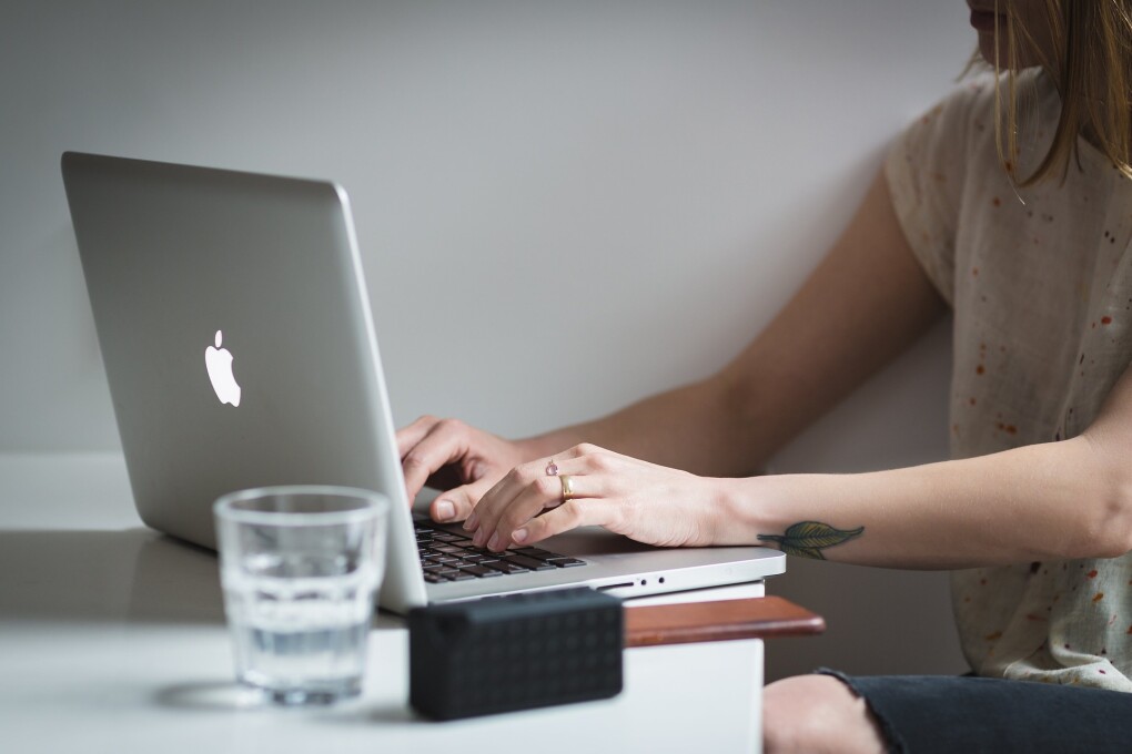 stocksnap-laptop-2562361_1920