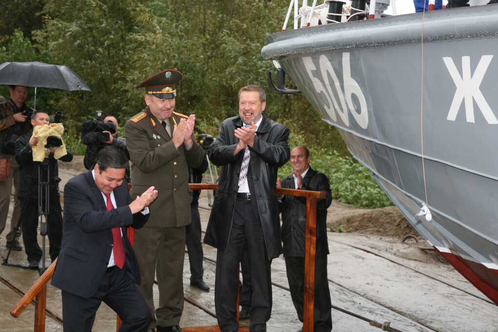2011 07 сент спуск катера_01.JPG