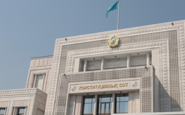 Конституционный Суд проверит конституционность запрета на занятие педагогической деятельностью