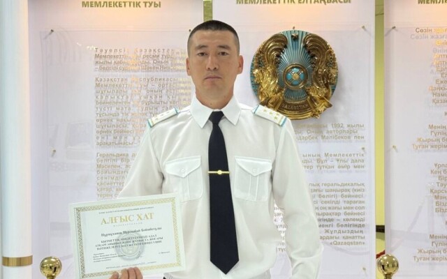 Полицейского, спасшего семью от пожара, наградили в ЗКО