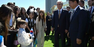 Мемлекет басшысы Кореяда оқып жатқан және еңбек етіп жүрген Қазақстан азаматтарымен емен-жарқын әңгімелесті