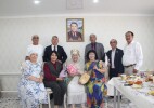 Ақжайық ауданының әкімі Күлпәш Мұхтарованы 90 жас мерейтойымен құттықтады