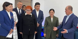Аким ЗКО посетил учреждения психологической и правовой  помощи детям и подросткам