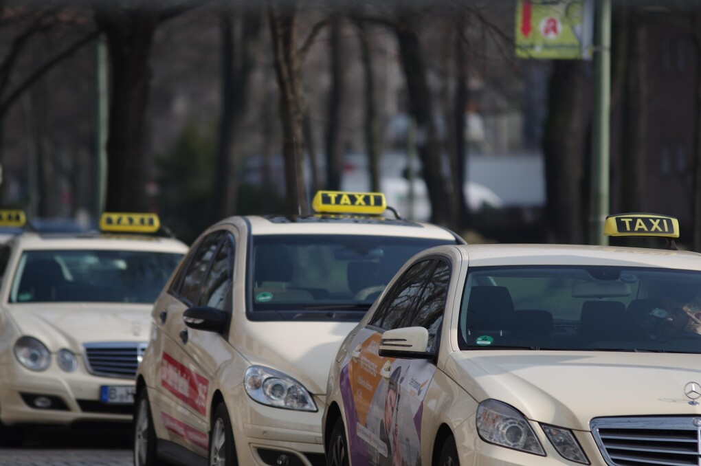 emkanicepic-taxi-5256235_1920