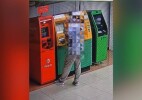 Оралда ер адам банкоматтың купюра салатын ұяшығындағы өзгенің ақшасын алып кеткен
