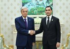Глава государства провел встречу с Президентом Туркменистана