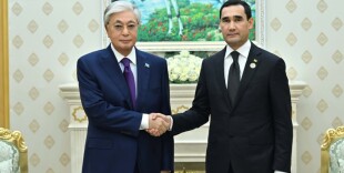 Глава государства провел встречу с Президентом Туркменистана