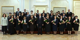 Президент вручил государственные награды работникам сферы образования